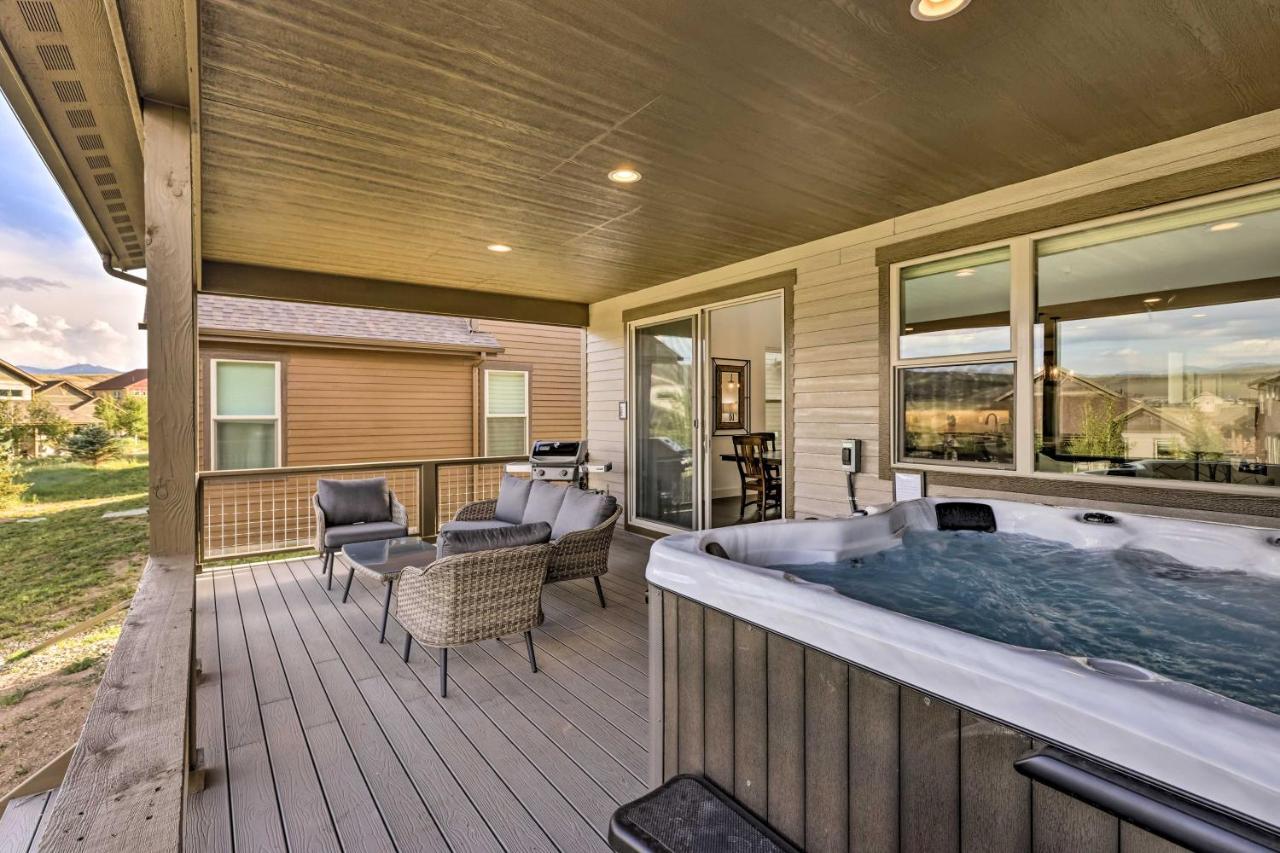 Chic Granby Home With Furnished Deck And Hot Tub! Exterior foto